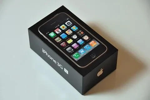 1000014901_3gs_un_hands1