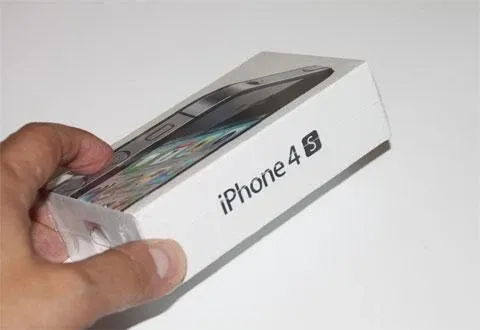 1000033856_unboxing-iphone-4s-1